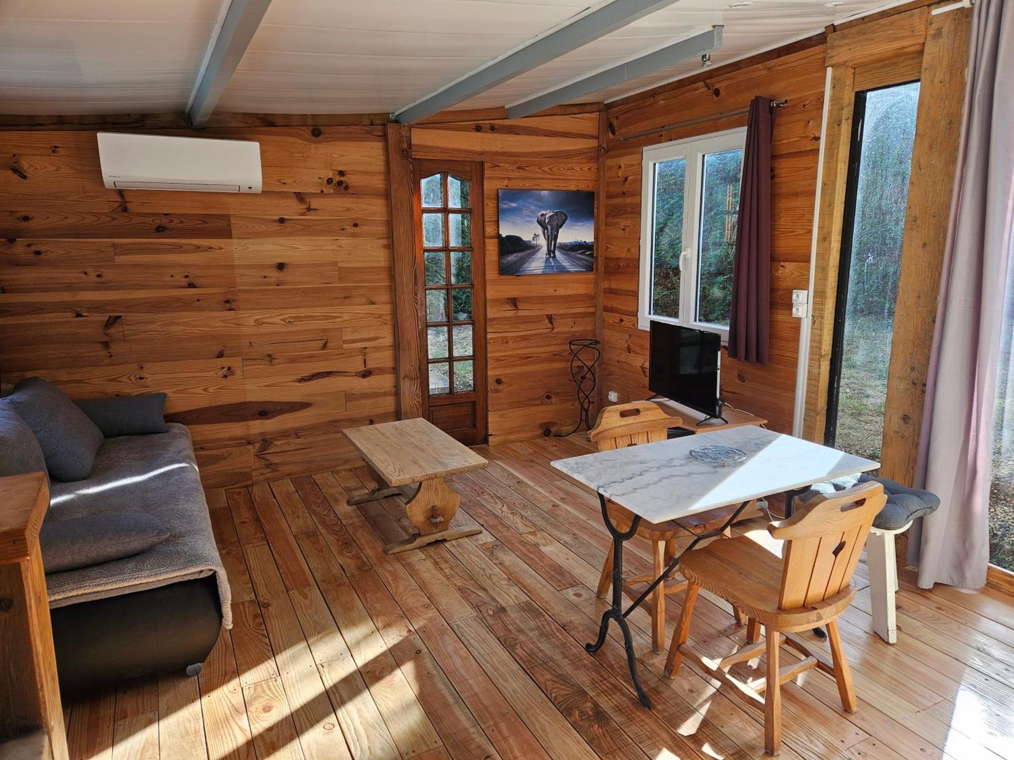 Chalet Banane Devant Piscine, A 6Km Du Festival De Piano De La Roque D'Antheron Rognes Exterior photo